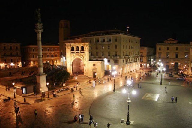 Piazza Sant'Oronzo diventa un'isola pedonale Piazza Sant'Oronzo