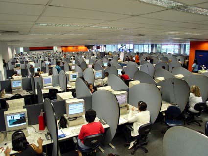 Lotta dura contro i "call center invisibili" nel Salento Lotta dura contro i "call center invisibili" nel Salento