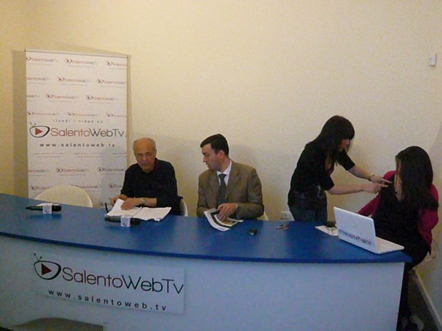 I candidati sindaco a scuola di social network da SalentoWebTv share or remove