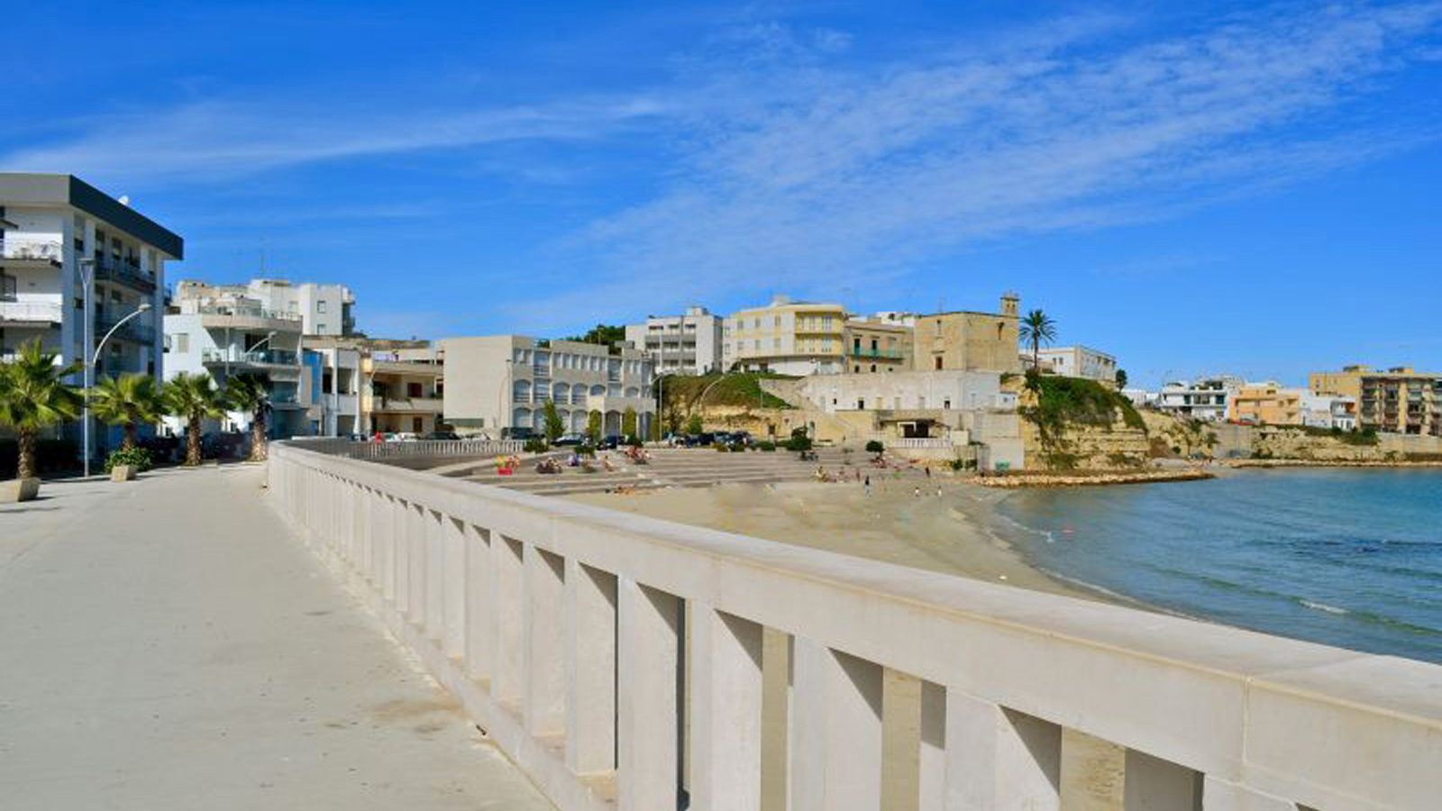 Otranto: un posacenere ai bagnanti per una spiaggia più pulita