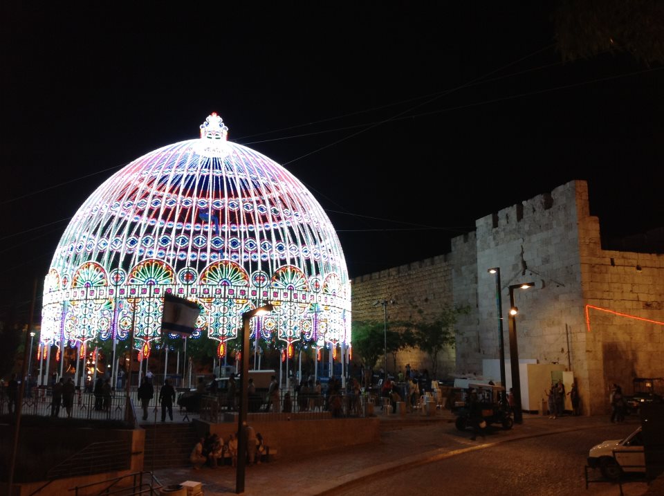 La maestria e l'abilità delle Luminarie De Cagna a Gerusalemme