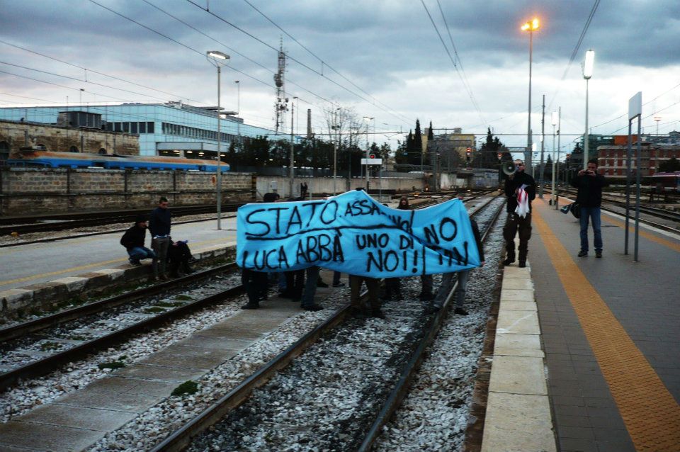 protesta sui binari a Lecce NO TAV: A Lecce i manifestanti in stazione