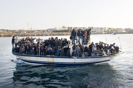 Foto Ansa Lampedusa, continuano gli sbarchi. Ventiquattro barconi in 48 ore