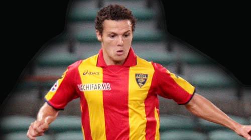 Djamel Mesbah, centrocampista U.S. Lecce Mesbah è carico: "Contro il Catania per i tre punti"