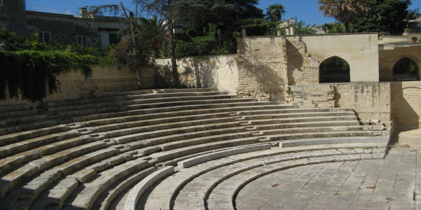 Il teatro romano di Lecce dove domenica 25 ci sarà la Lectura Dantis Lectura Dantis e reading di poesie per la settimana della cultura