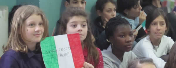 Immagine d'archivio "In marcia per un’Italia Unita… tanti bambini…3 colori …una bandiera": il maggio