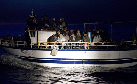 Immagine d'archivio Al via i "trasferimenti": sono 1.700 i tunisini partiti da Lampedusa