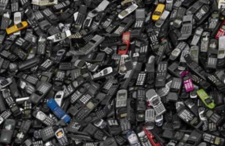 A Galatone accuse per ricettazione e truffa cellulari