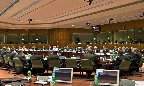 L'UE vara un piano anticrisi da 750 miliardi