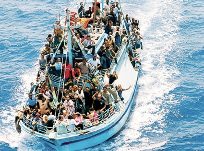 Immagine d'archivio Immigrazione: imbarcazione con a bordo 40 extracomunitari sbarca nel Salento