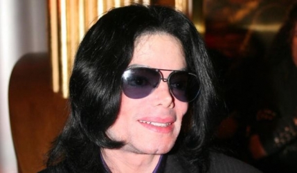 Michael Jackson castrato? E' la tesi di un chirurgo francese