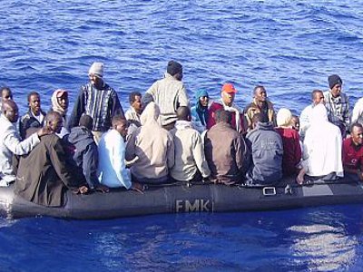 Chiudi gli occhi, immagina un naufragio di migranti e tu su quel barcone Chiudi gli occhi, immagina un naufragio di migranti e tu su quel barcone