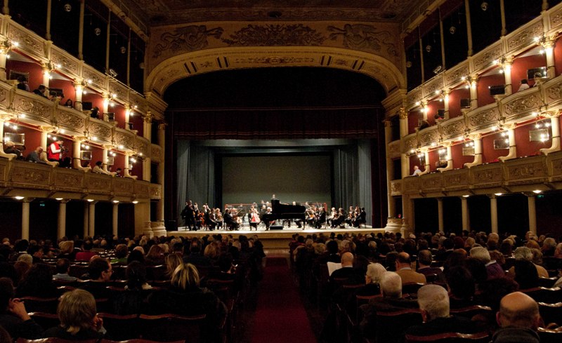 Salvatore Accardo al teatro Politeama Greco Orchestra Tito Schipa