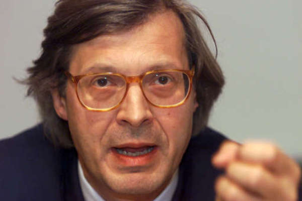 Sgarbi contestato a Polignano: "Ho i testimoni dell'aggressione"