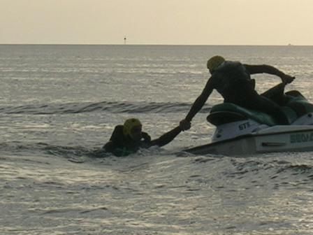 Sicurezza in spiaggia: parte a Lecce "Amico Mare 2012" Sicurezza in spiaggia: parte a Lecce "Amico Mare 2012"