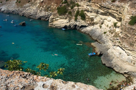 No al cemento selvaggio a Santa Cesarea Terme attraverso la "poesia"