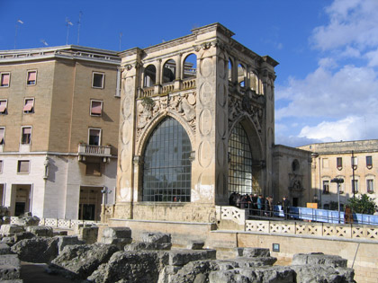 Dopo il restauro il "Sedile" di piazza Sant'Oronzo a Lecce torna a splendere Sedile