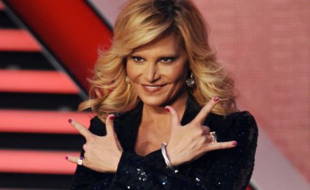 Simona Ventura La Ventura va sull'Isola: " Ci vado anch'io. Il 29 marzo farò sorpresa ai naufra