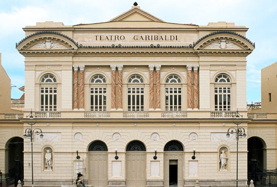Immagine d'archivio Teatro Garibaldi al gran completo per Shurhùq