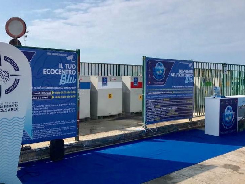 Ecocentro blu per i rifiuti pescati in mare