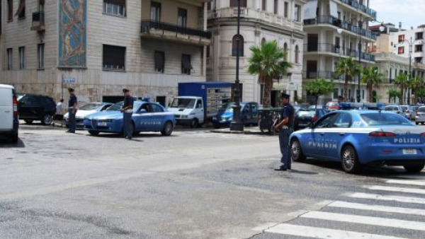 Polizia di Stato: è festa a Lecce con Maroni e Manganelli
