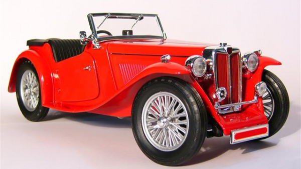 Da Roma a Brindisi sfilano le auto d'epoca
