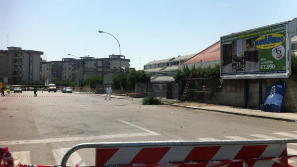 L'esterno della scuola Morvillo-Falcone di Brindisi