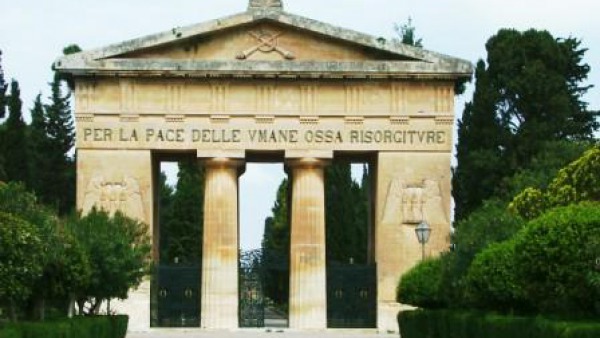 Lecce, "differenziamo" il cimitero