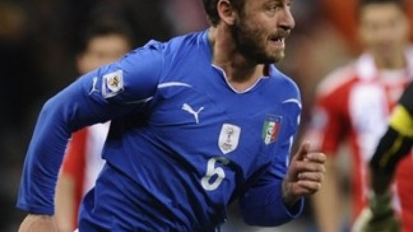 De Rossi salva l'Italia, col Paraguay è solo 1-1