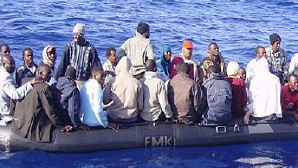Chiudi gli occhi, immagina un naufragio di migranti e tu su quel barcone
