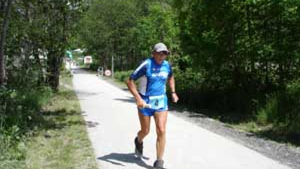 65 anni e con una protesi all'anca: la maratona di Aldo Maranzina arriva a Lecce