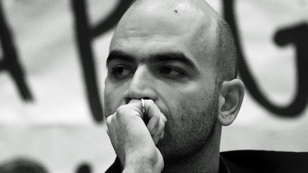 Saviano si racconta: "Il sesso? Meglio al sud"