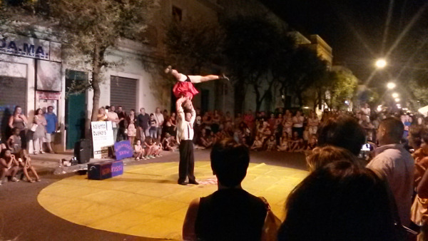 Salento Buskers a Lecce: la poesia del circo sull'asfalto di via Leuca 