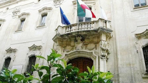 Lecce:Lucio Inguscio si dimette. Opposizione: "Sull'emergenza casa c'è para mafi
