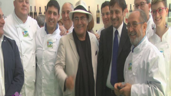 Al Bano a Vinitaly 2012: "Questo è il regno del vino pugliese"