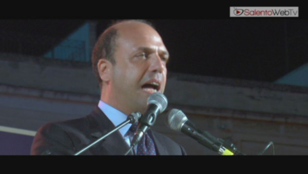 Alfano a Lecce: "Perrone vincerà perché ha ben amministrato"