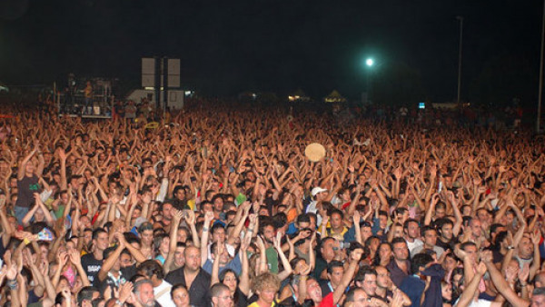 Concertone de La Notte della Taranta 2011: Donna ci stai alle cambare