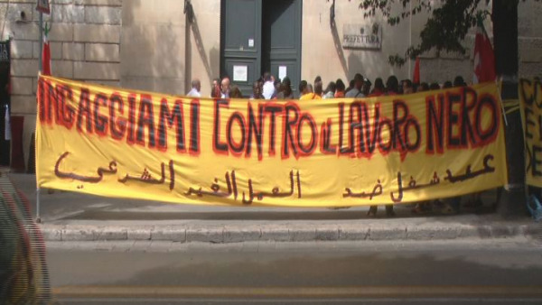 Gli immigrati sfruttati a Nardò bussano alla porta del Prefetto