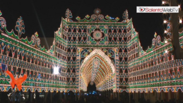 A Novoli la tradizione e la fede "accese" anche dalle luminarie