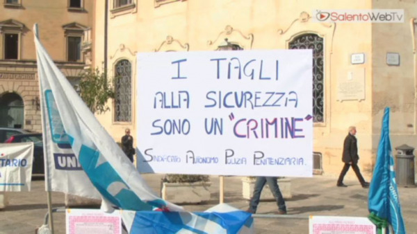 Anche a Lecce la protesta dei Poliziotti, Vigili del Fuoco e Corpo Forestale