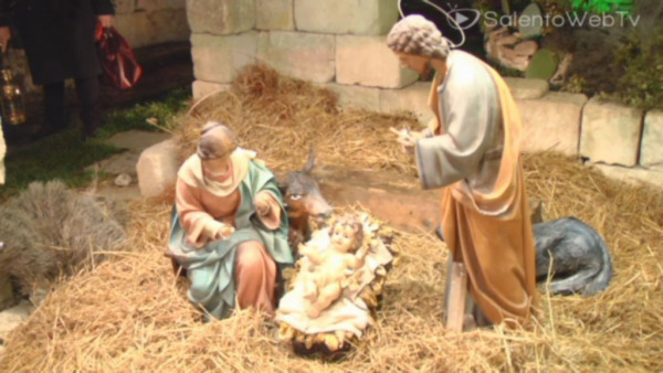 Presepe nell'anfiteatro romano a Lecce: simbolo di pace e tradizione