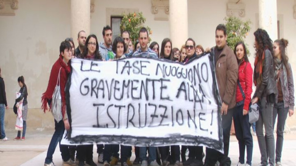 Abbassamento delle tasse. Gli universitari salentini in presidio al rettorato