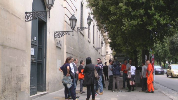 sit in Lavoratori Kalos in Prefettura di Lecce