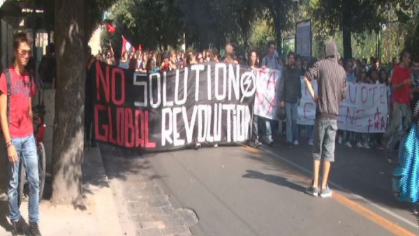 Anche a Lecce la scuola si mobilita e protesta contro le politiche del Governo B