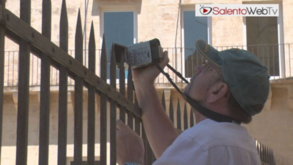 Turisti giapponesi, tedeschi, inglesi, italiani. Lecce "ombelico del mondo"