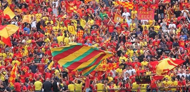 L'esplosione della Curva nord a fine gara Giacomazzi e la promozione: "Una grande soddisfazione