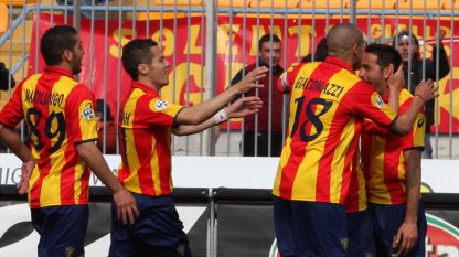 L'esultanza dei giallorossi dopo il gol di David Di Michele Il Lecce imbriglia il Toro e assapora la A