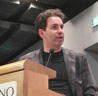 Carlo Salvemini Carlo Salvemini trascina la sua lista a Lecce
