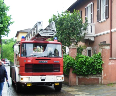Vigili del fuoco Esploso un ordigno davanti alla casa di un commercialista, nessun ferito