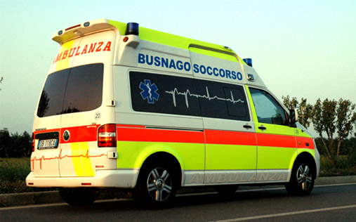 Ambulanza Torre Lapillo: donna muore in un incidente frontale, quattro feriti